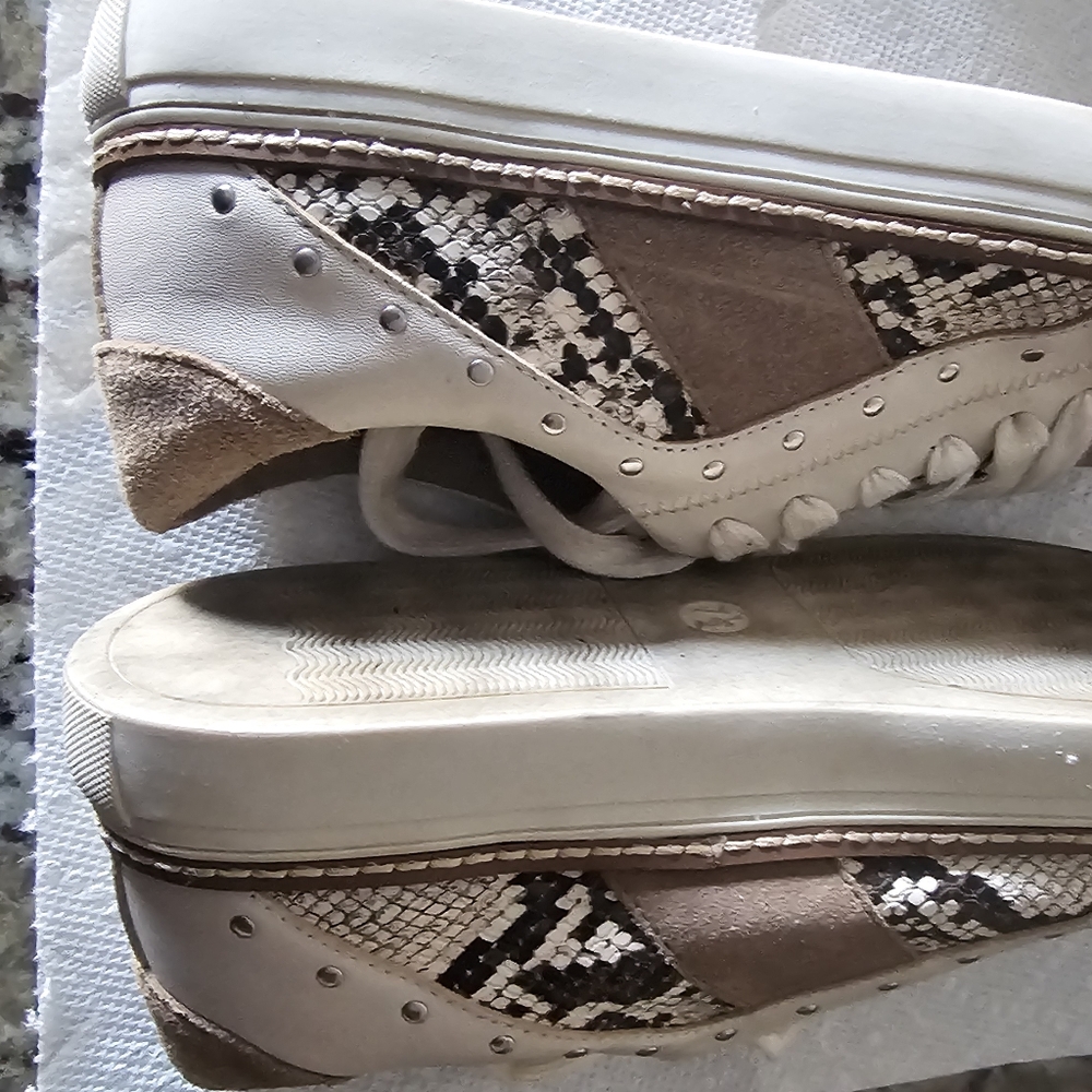 Crown vintage animal print 7.5